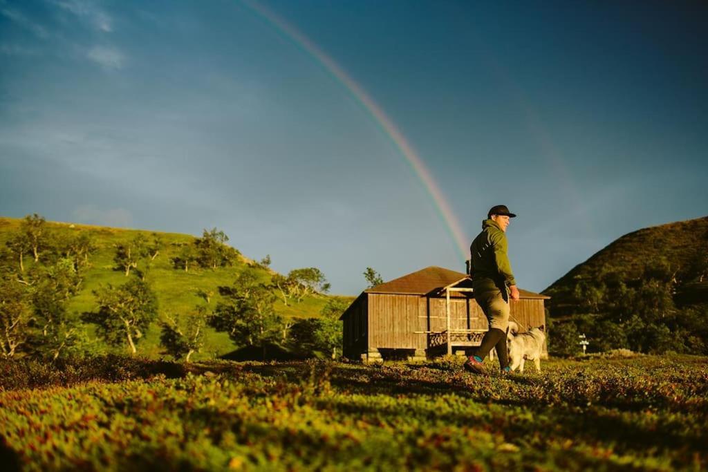 Mysig Stuga Naera Fjaellen Och Storsjoen Hallen Exterior foto